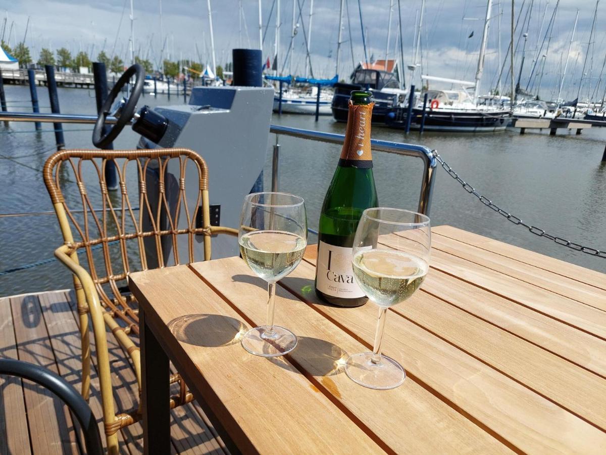 Luxury Houseboat In Volendam Marina Hotel Luaran gambar